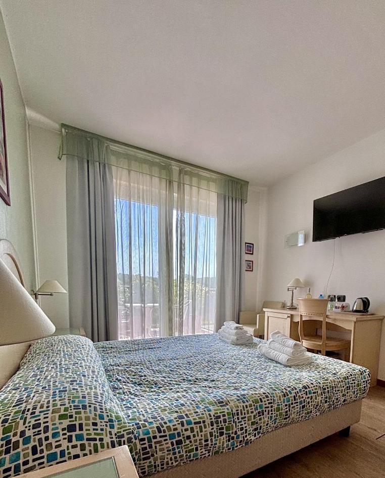Hotel Bella Italia Peschiera del Garda Bagian luar foto