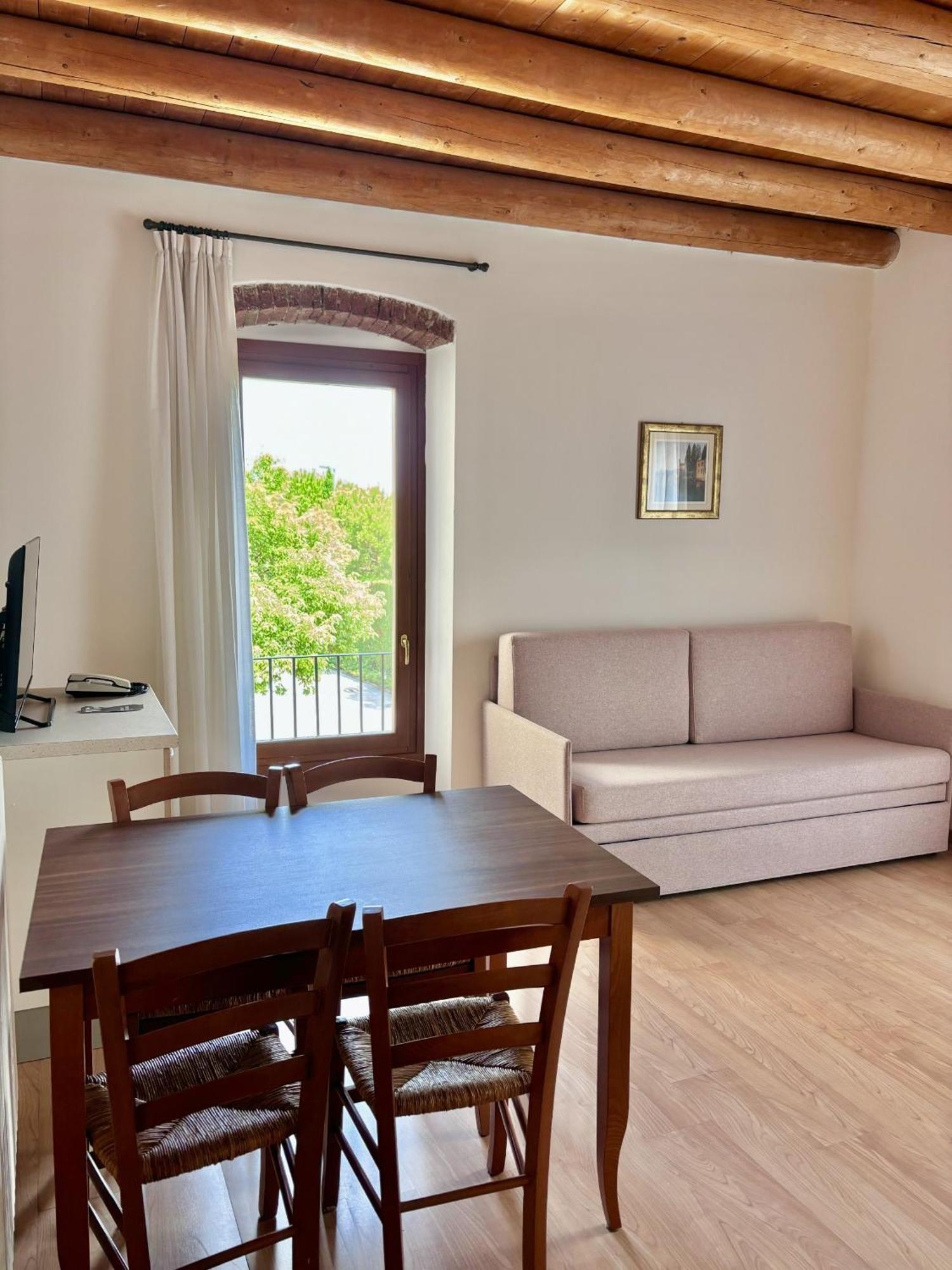 Hotel Bella Italia Peschiera del Garda Bagian luar foto