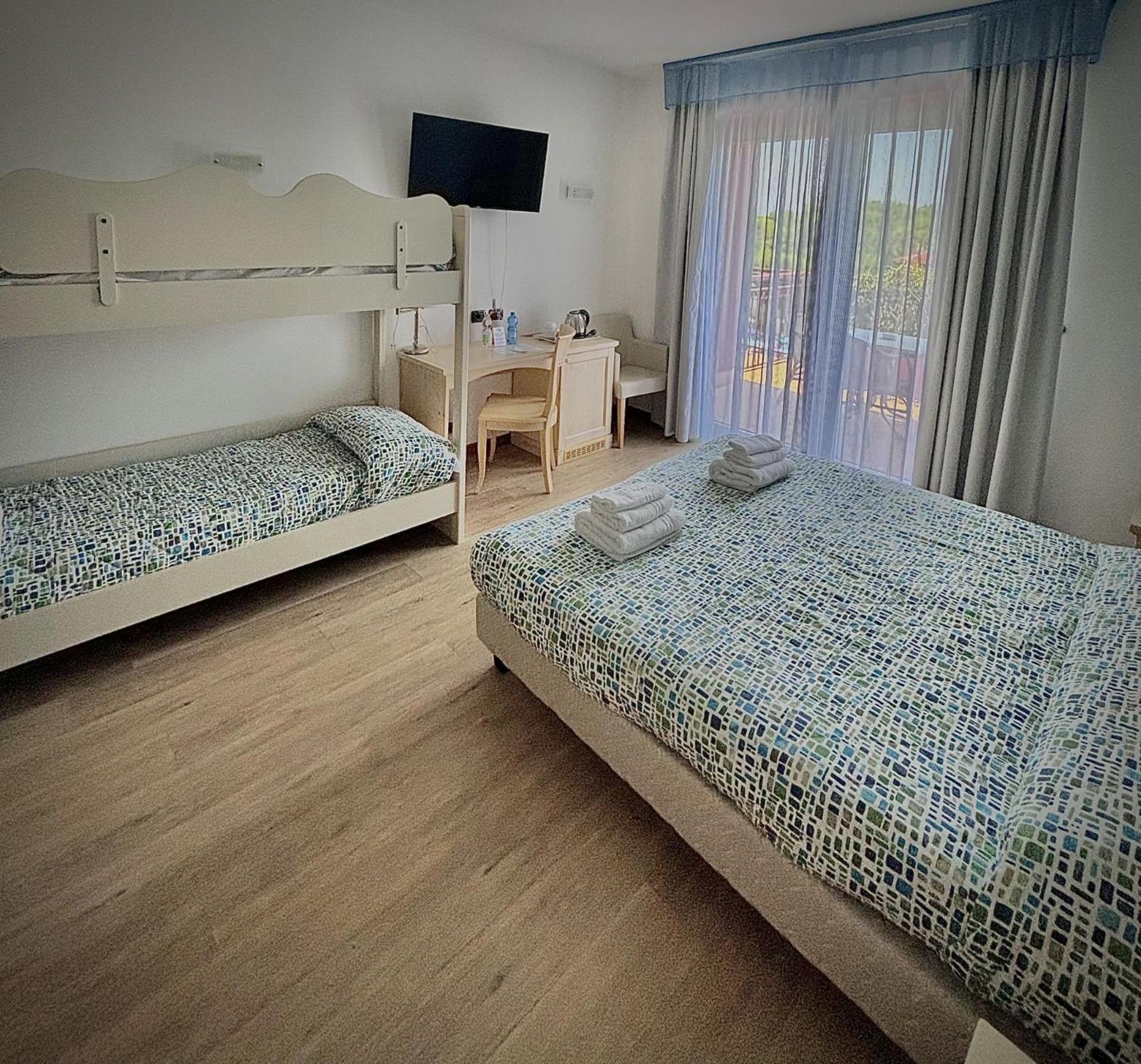 Hotel Bella Italia Peschiera del Garda Bagian luar foto
