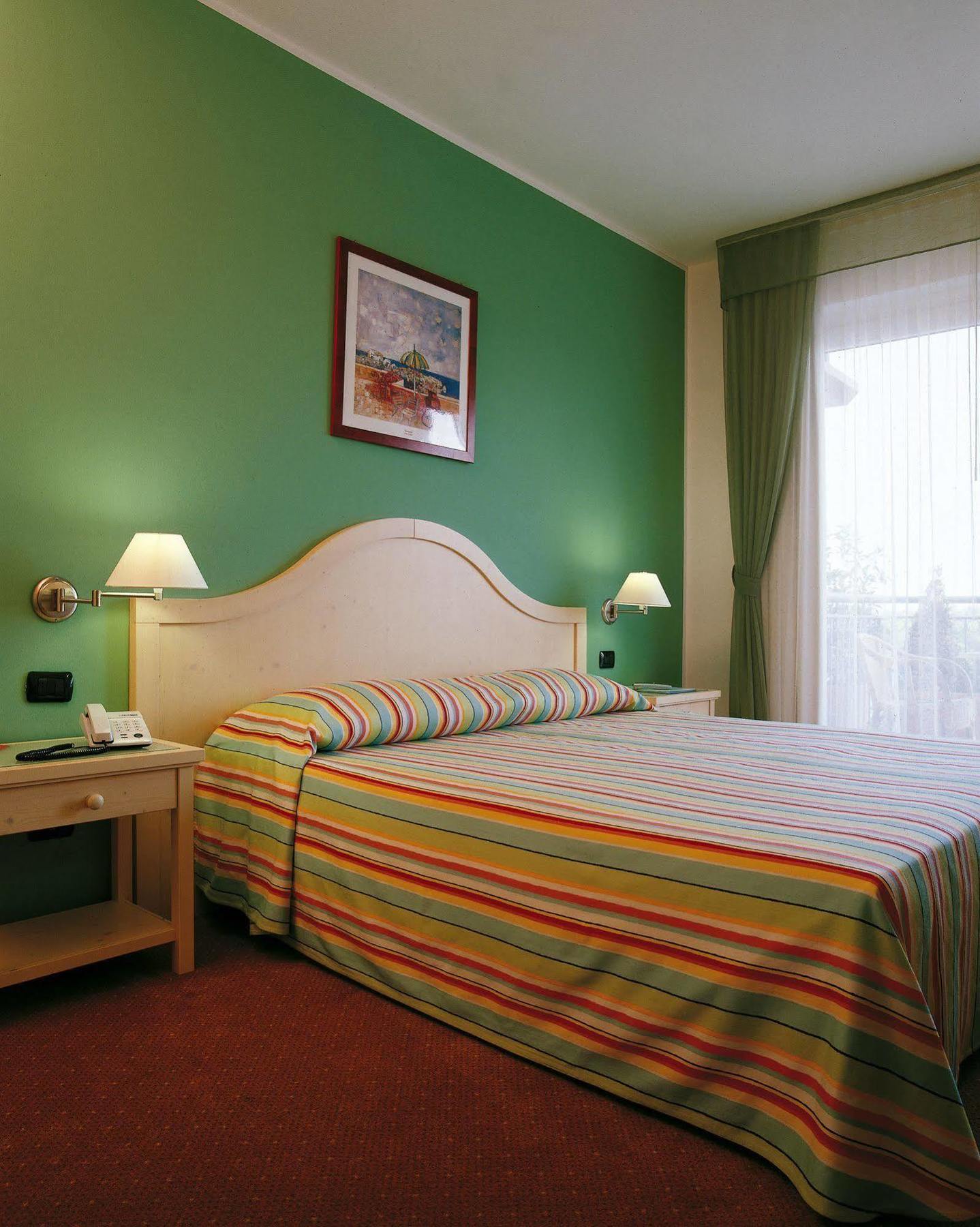 Hotel Bella Italia Peschiera del Garda Bagian luar foto